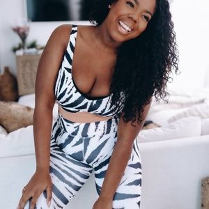 Fabletics All Day Everyday Adjustable Sports Bra